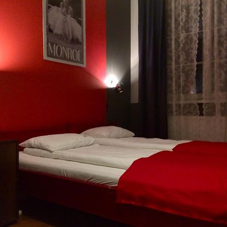 Tramp Aparthostel Краков Экстерьер фото