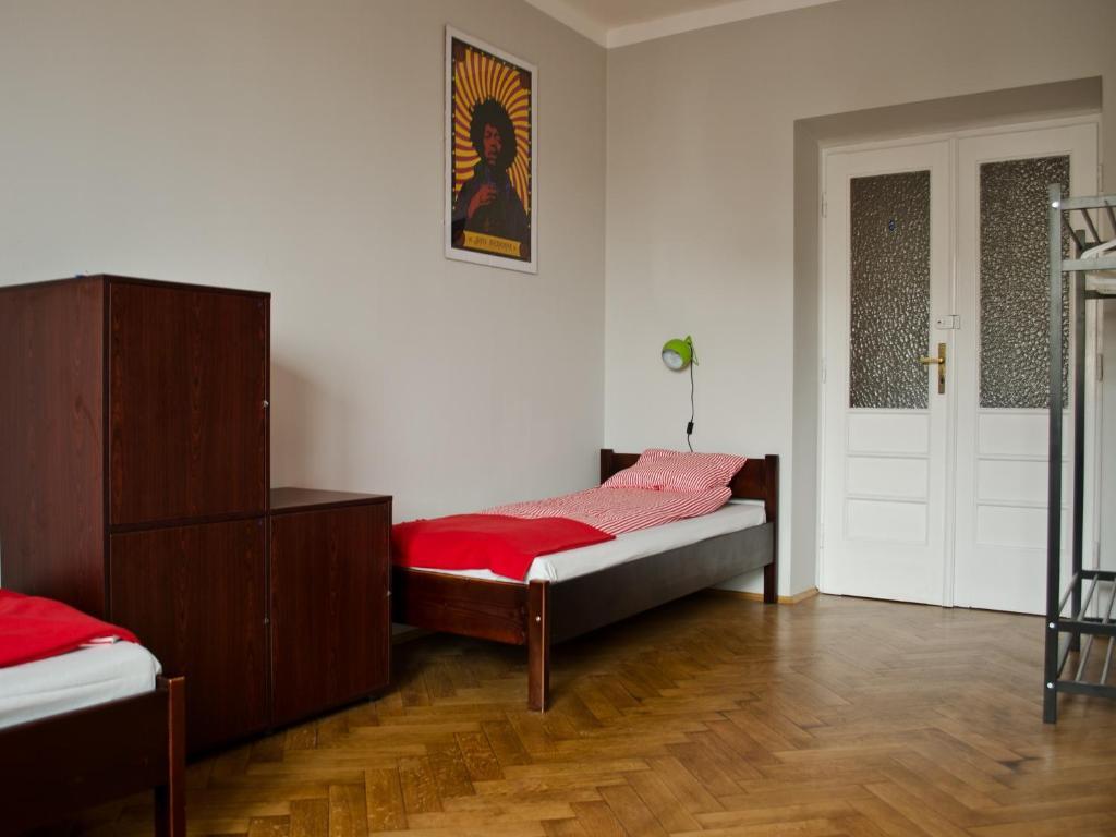 Tramp Aparthostel Краков Экстерьер фото